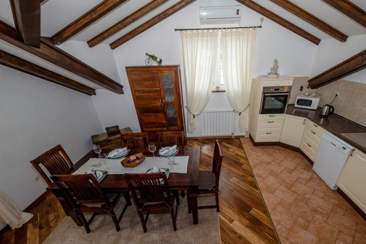 Apartmani Godinic Palit エクステリア 写真