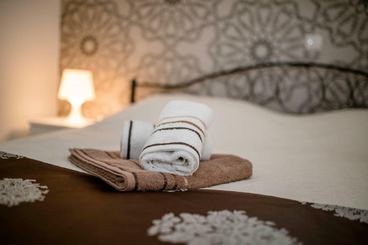 Apartmani Godinic Palit エクステリア 写真