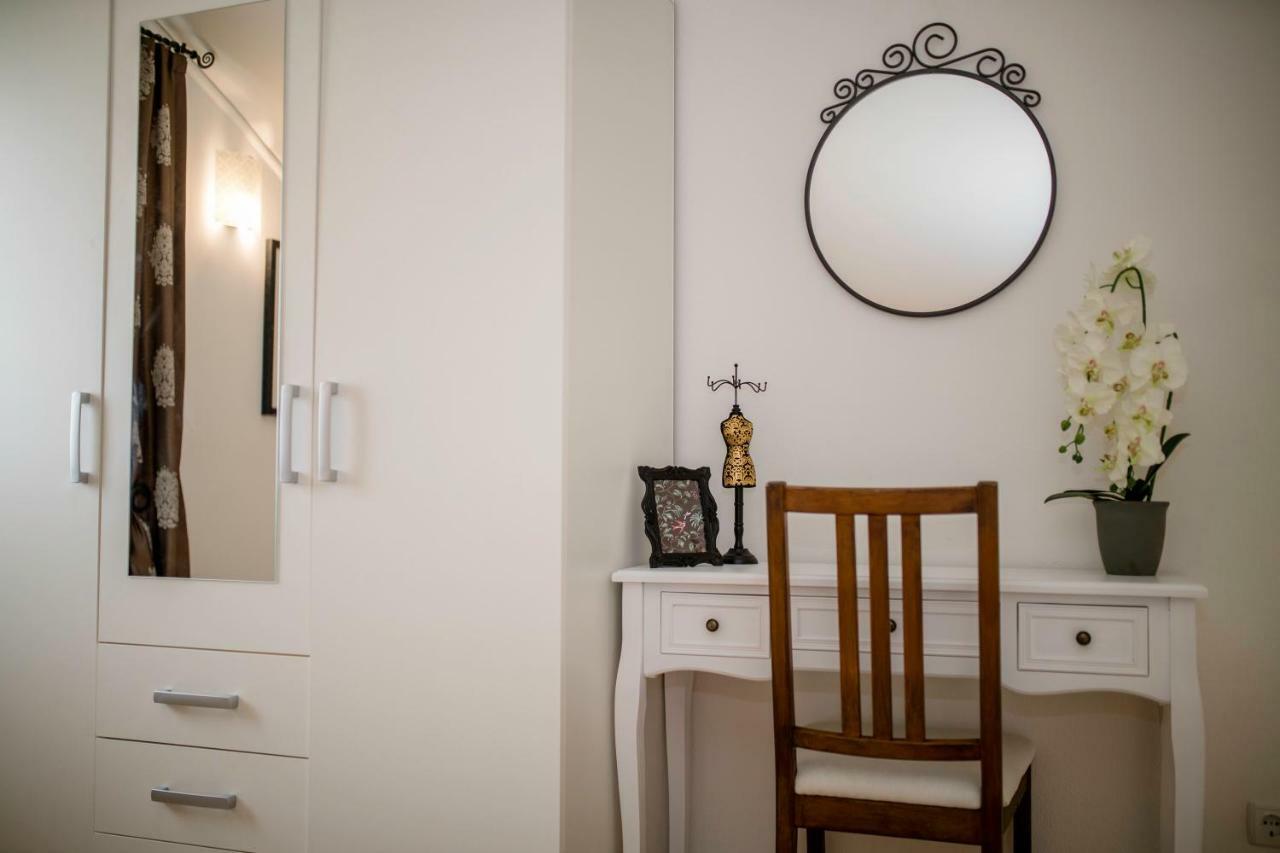 Apartmani Godinic Palit エクステリア 写真