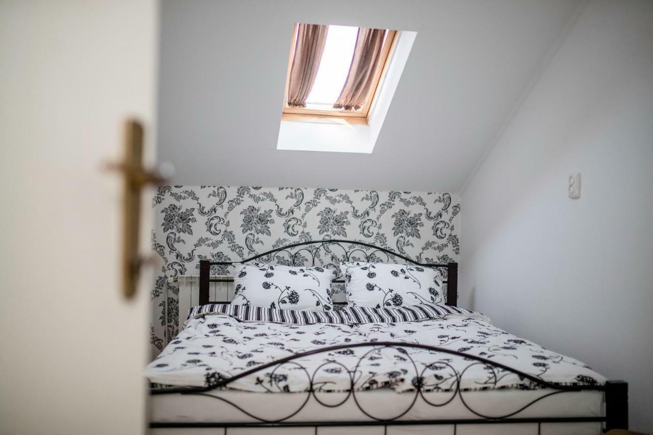 Apartmani Godinic Palit エクステリア 写真
